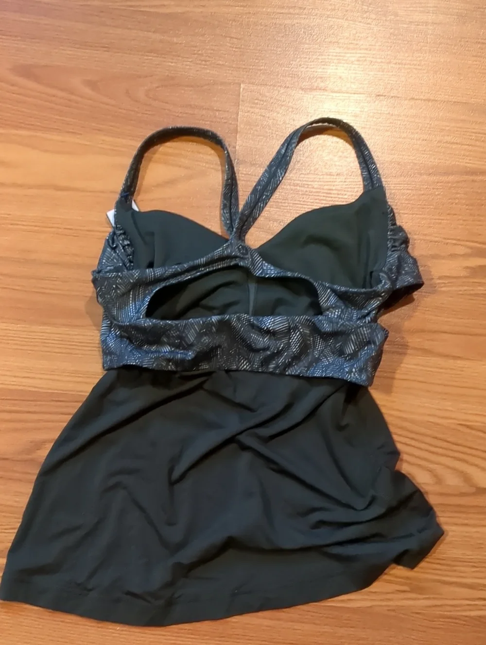 Lululemon Wrap It Up Crossover Tank Top Gator Green Printed Bra Size 8